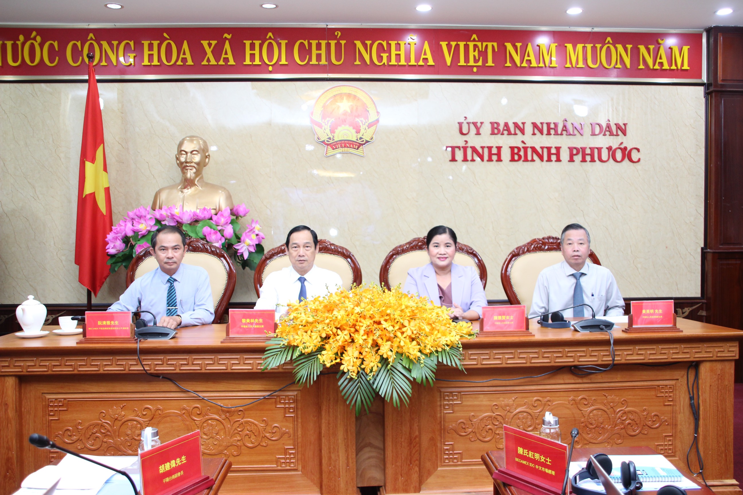 Các đại biểu dự hội thảo tại đầu cầu tỉnh Bình Phước.
